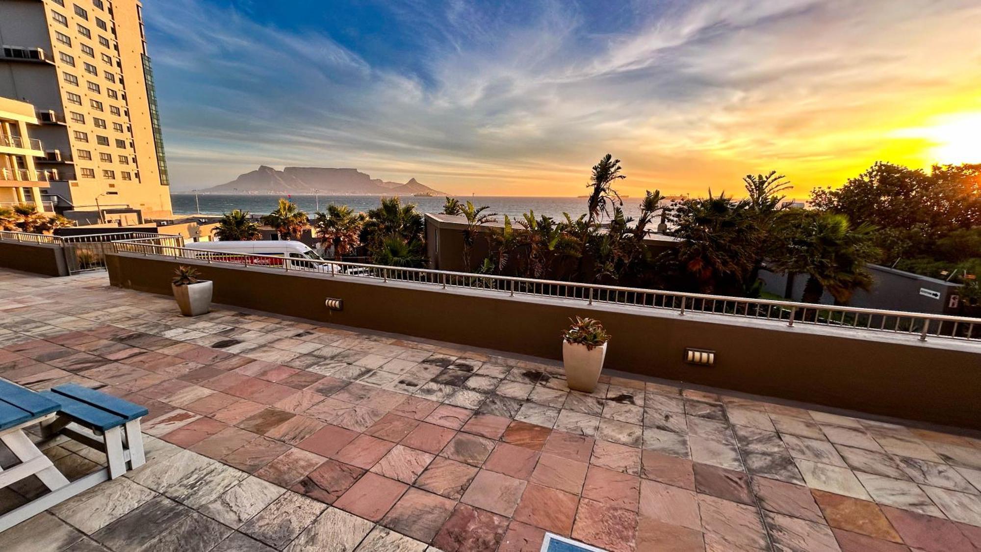 Heaven On Earth - Blouberg Beachfront Self-Catering Apartment Bloubergstrand Bagian luar foto