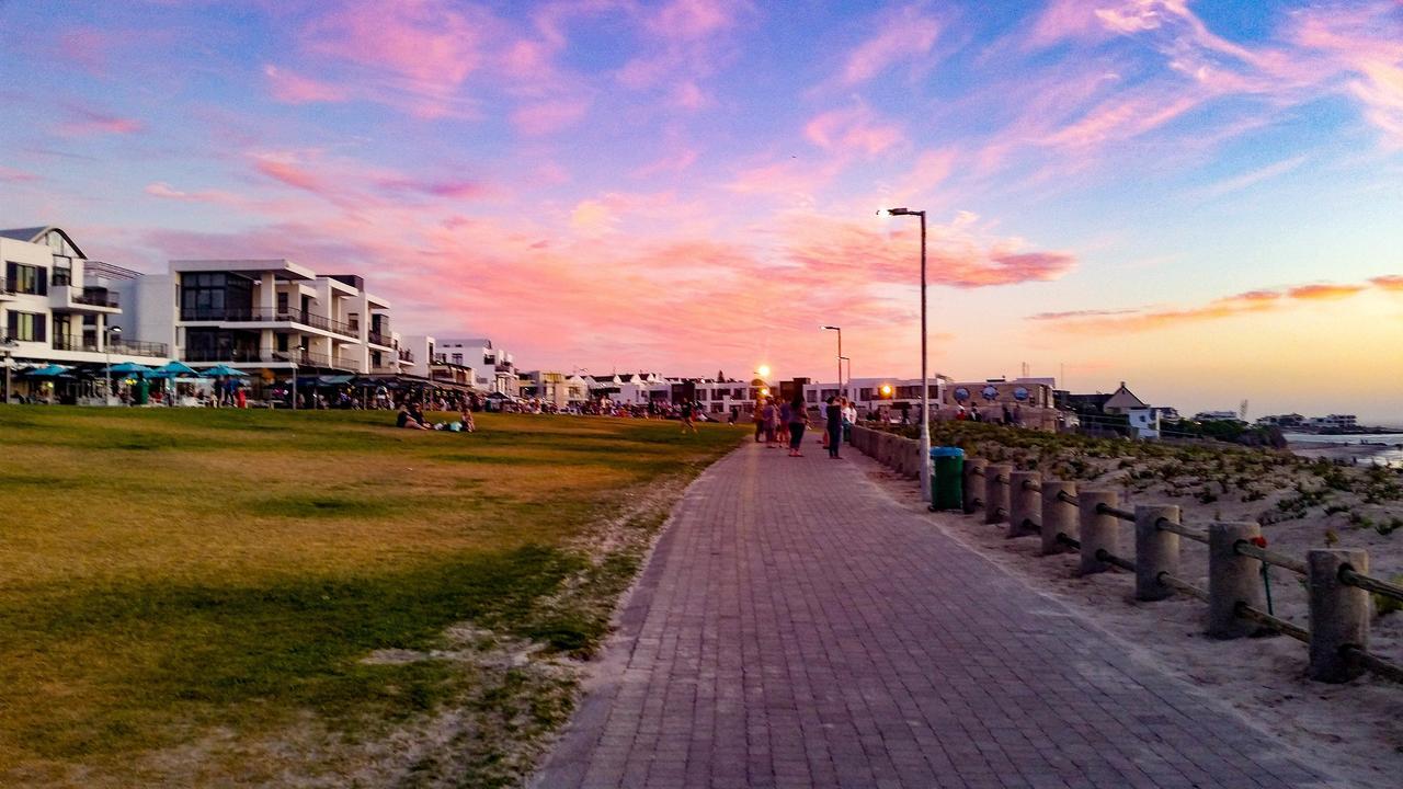 Heaven On Earth - Blouberg Beachfront Self-Catering Apartment Bloubergstrand Bagian luar foto